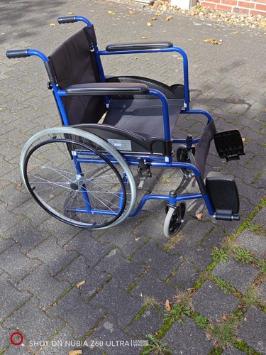 Rollstuhl mit vollgummireifen - rollstuhl,